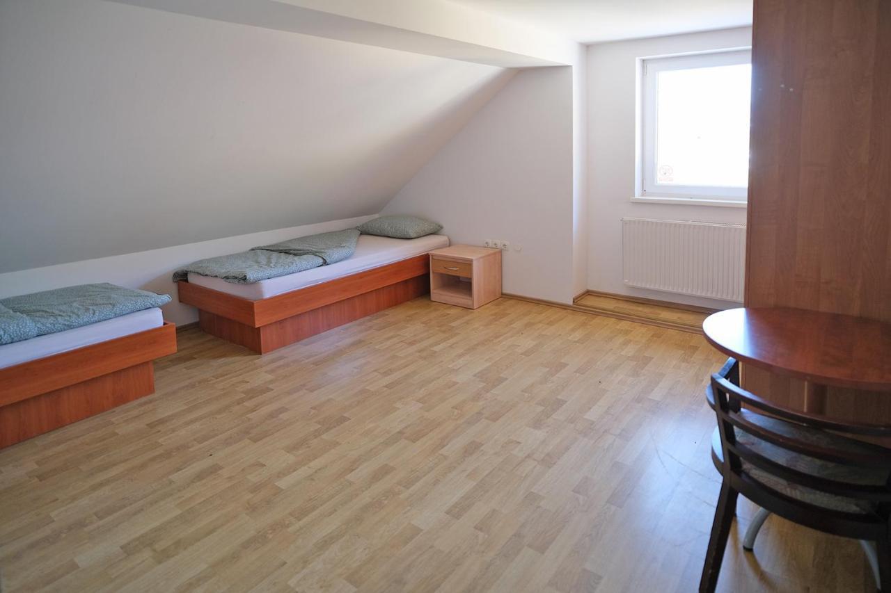 Sostanj Velenje Ravne Sobe Rooms Vrtacnik D O O Exteriör bild
